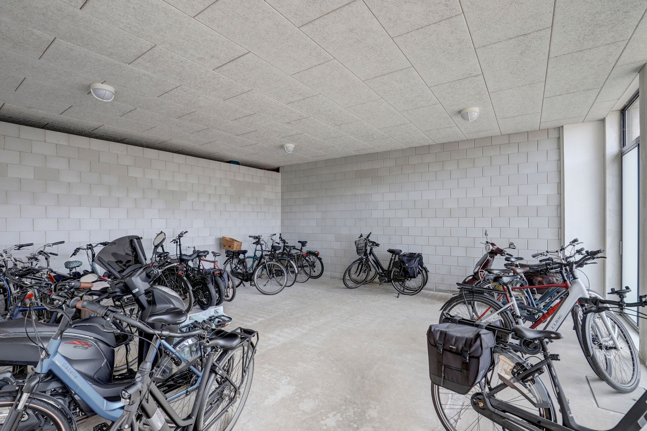 Spacious Apartment with Private Parking in Meerkoethof Complex — 33