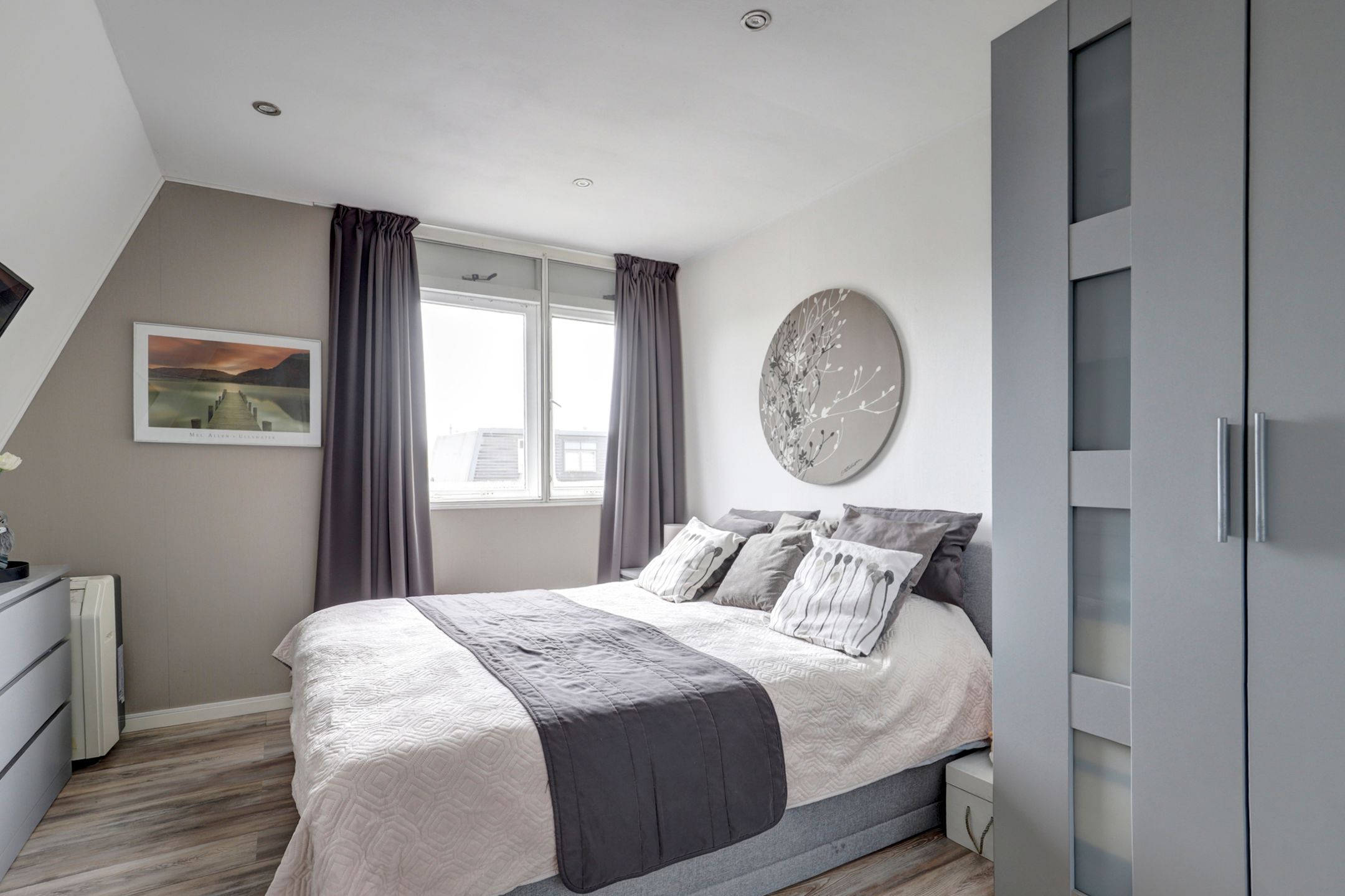 Well-maintained family home in quiet Zwijndrecht neighborhood — 30