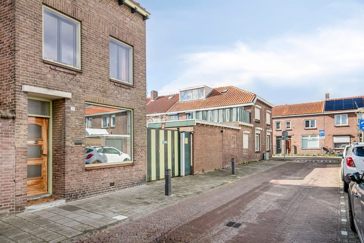 Photo 2 of Jan Tooropstraat 1