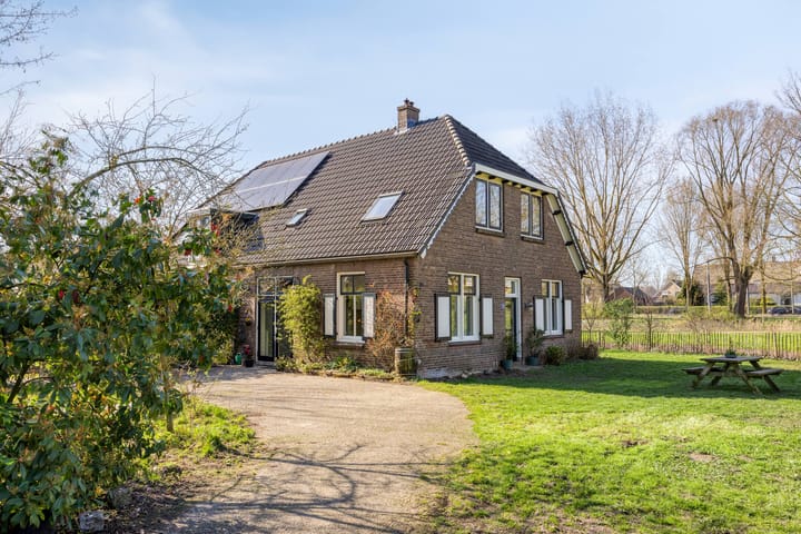 Photo 2 of Huissensedijk 24