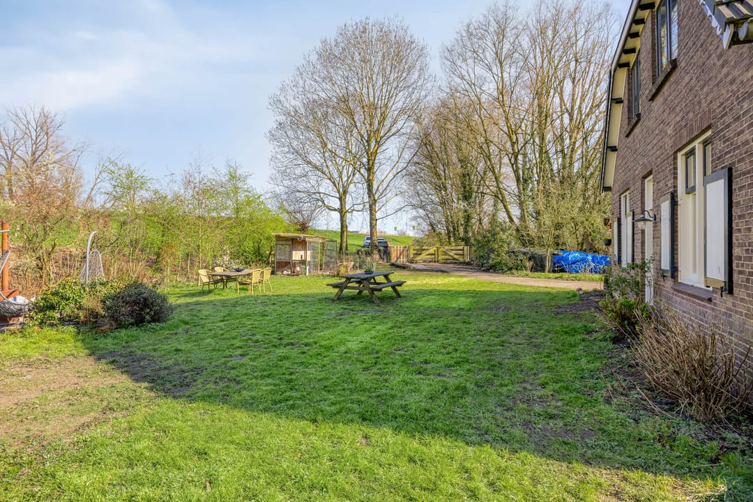 Unique half farmhouse with rural character near the city — 26