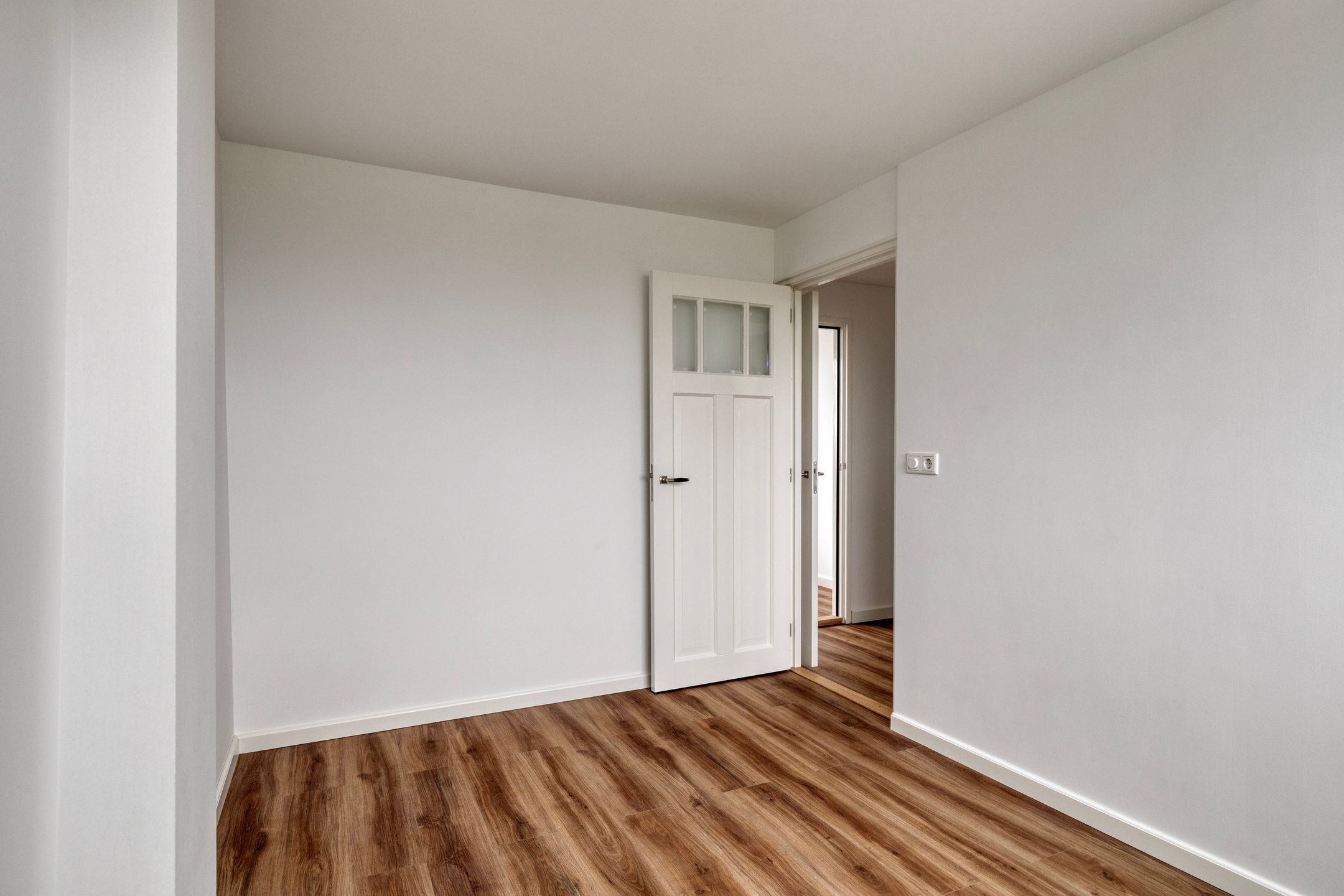 Fully renovated terraced house with stunning rural views and deep sunny garden — 28