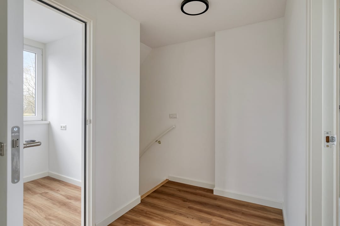 Fully renovated terraced house with stunning rural views and deep sunny garden — 26
