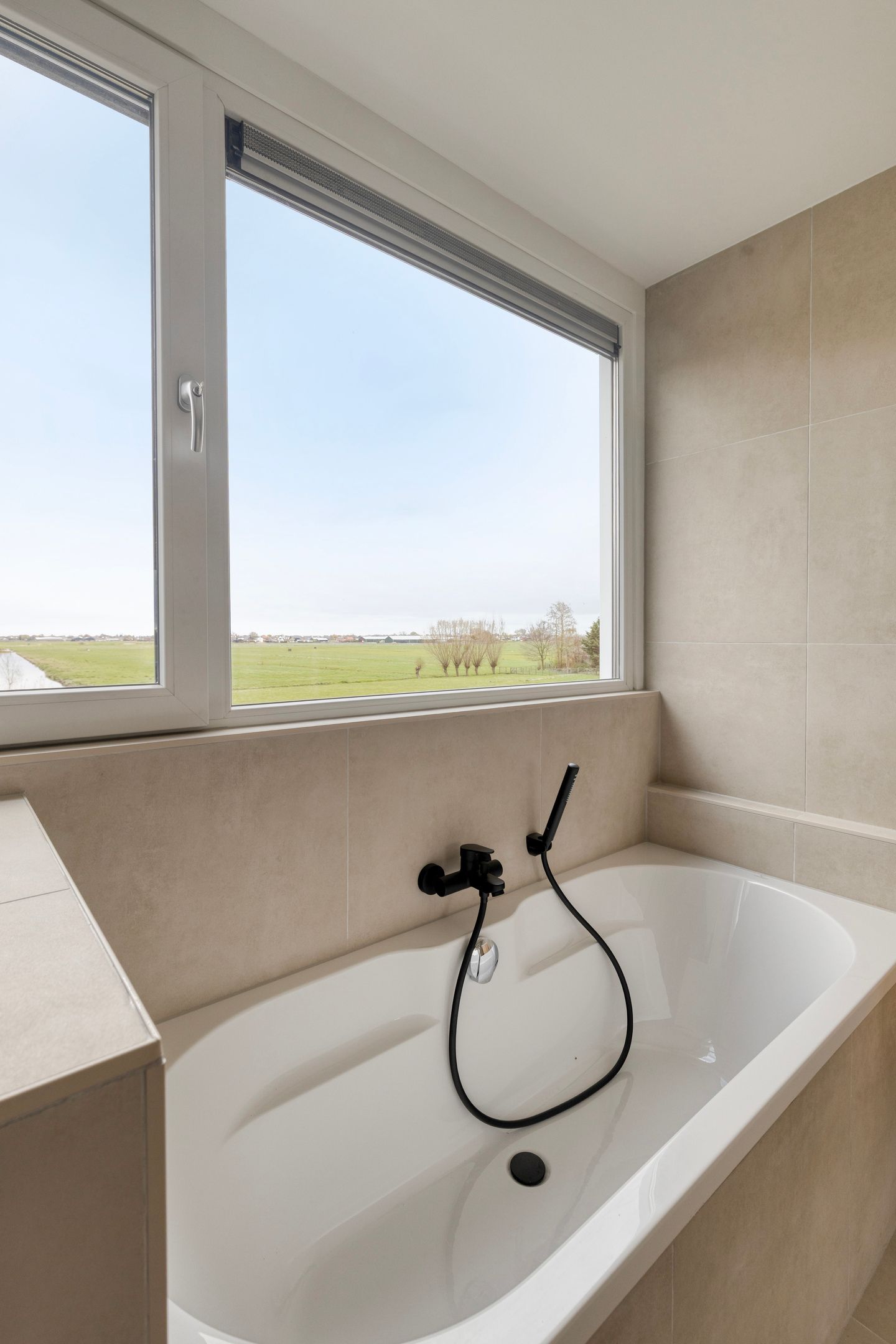 Fully renovated terraced house with stunning rural views and deep sunny garden — 33
