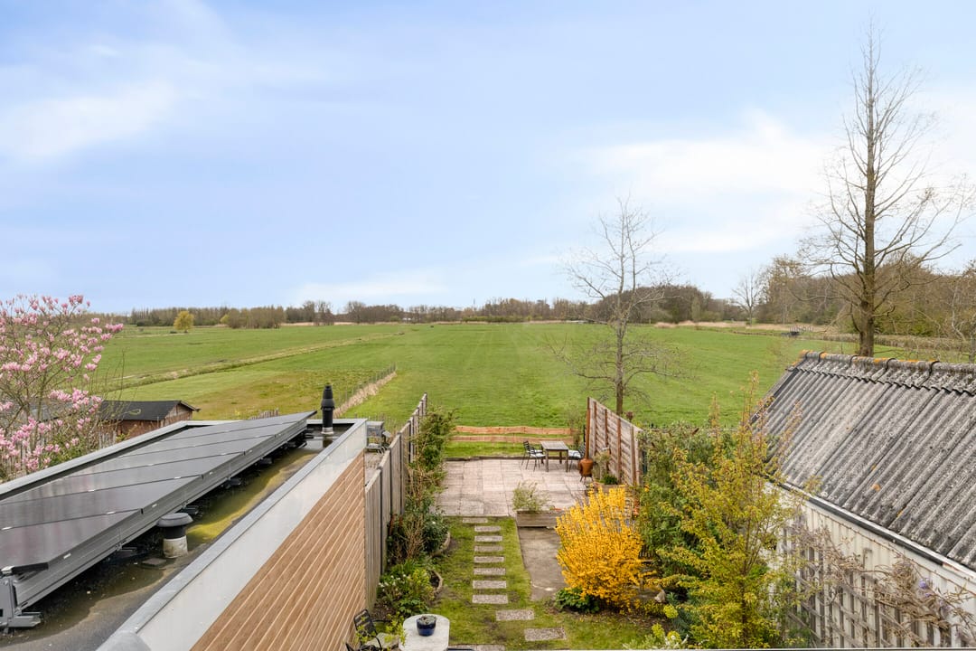 Fully renovated terraced house with stunning rural views and deep sunny garden — 35