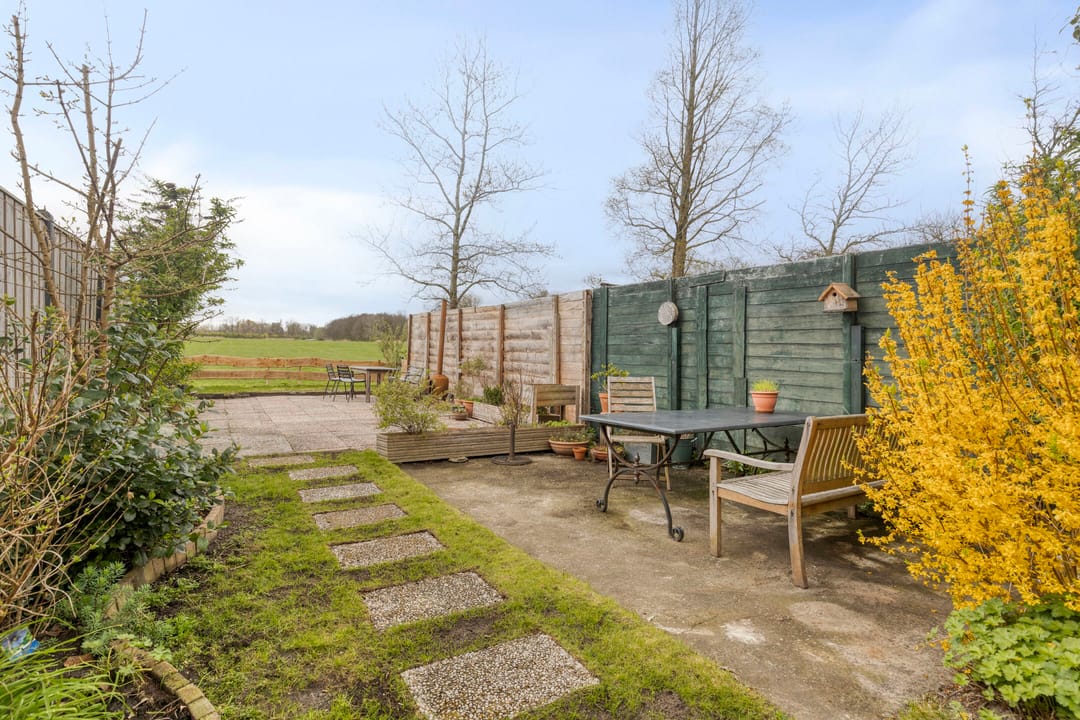 Fully renovated terraced house with stunning rural views and deep sunny garden — 21
