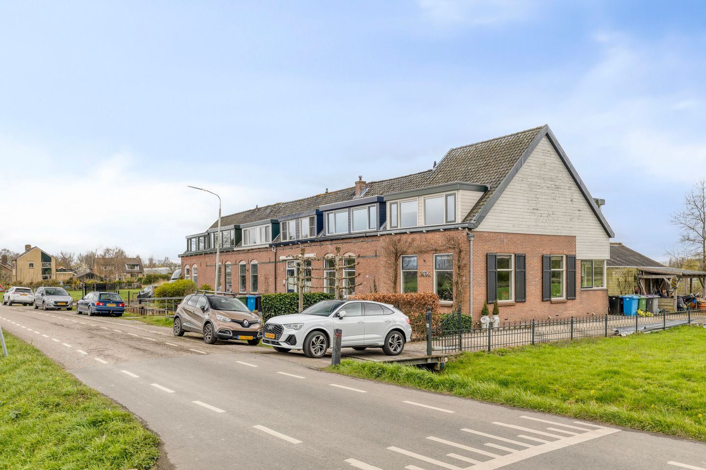 Fully renovated terraced house with stunning rural views and deep sunny garden — 38