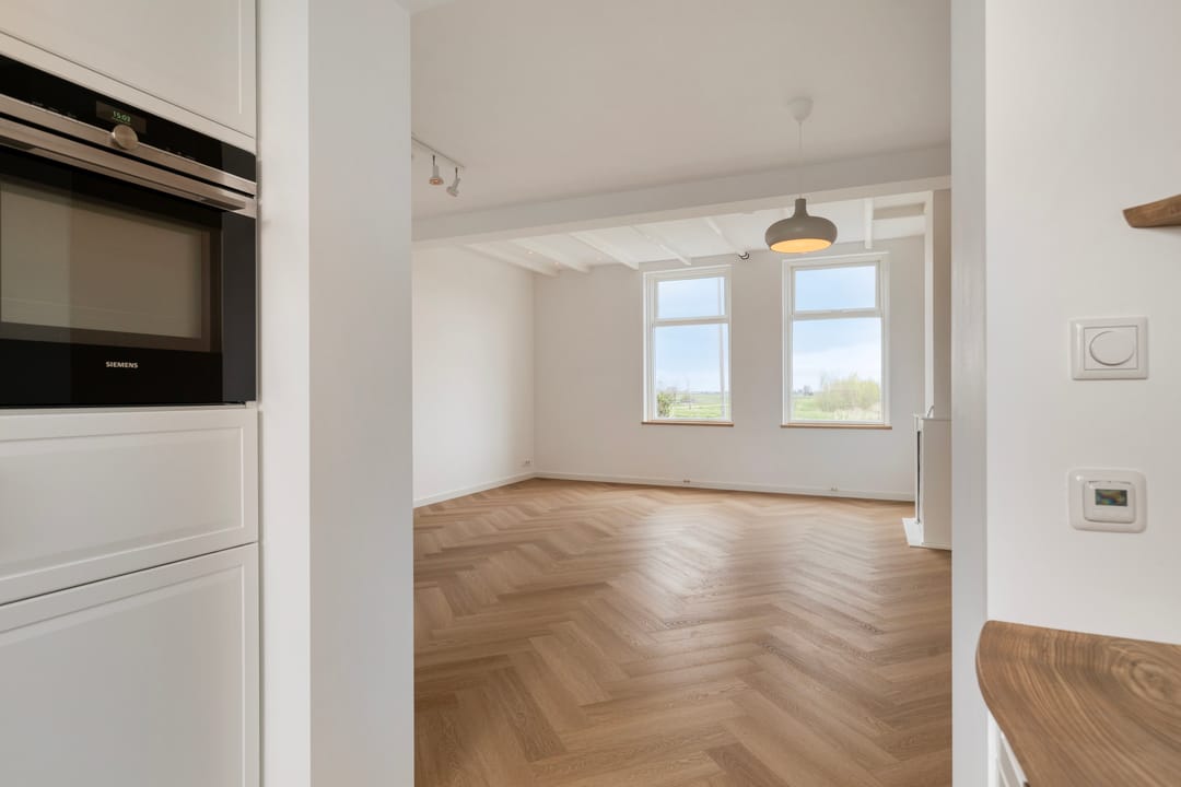 Fully renovated terraced house with stunning rural views and deep sunny garden — 12