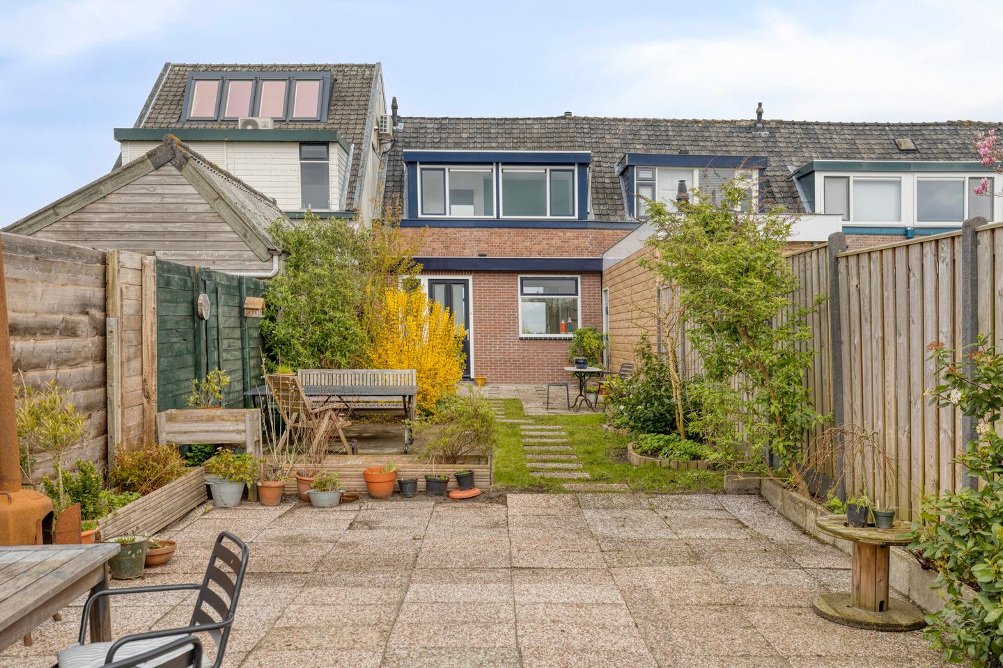 Fully renovated terraced house with stunning rural views and deep sunny garden — 18