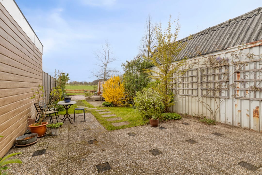 Fully renovated terraced house with stunning rural views and deep sunny garden — 20