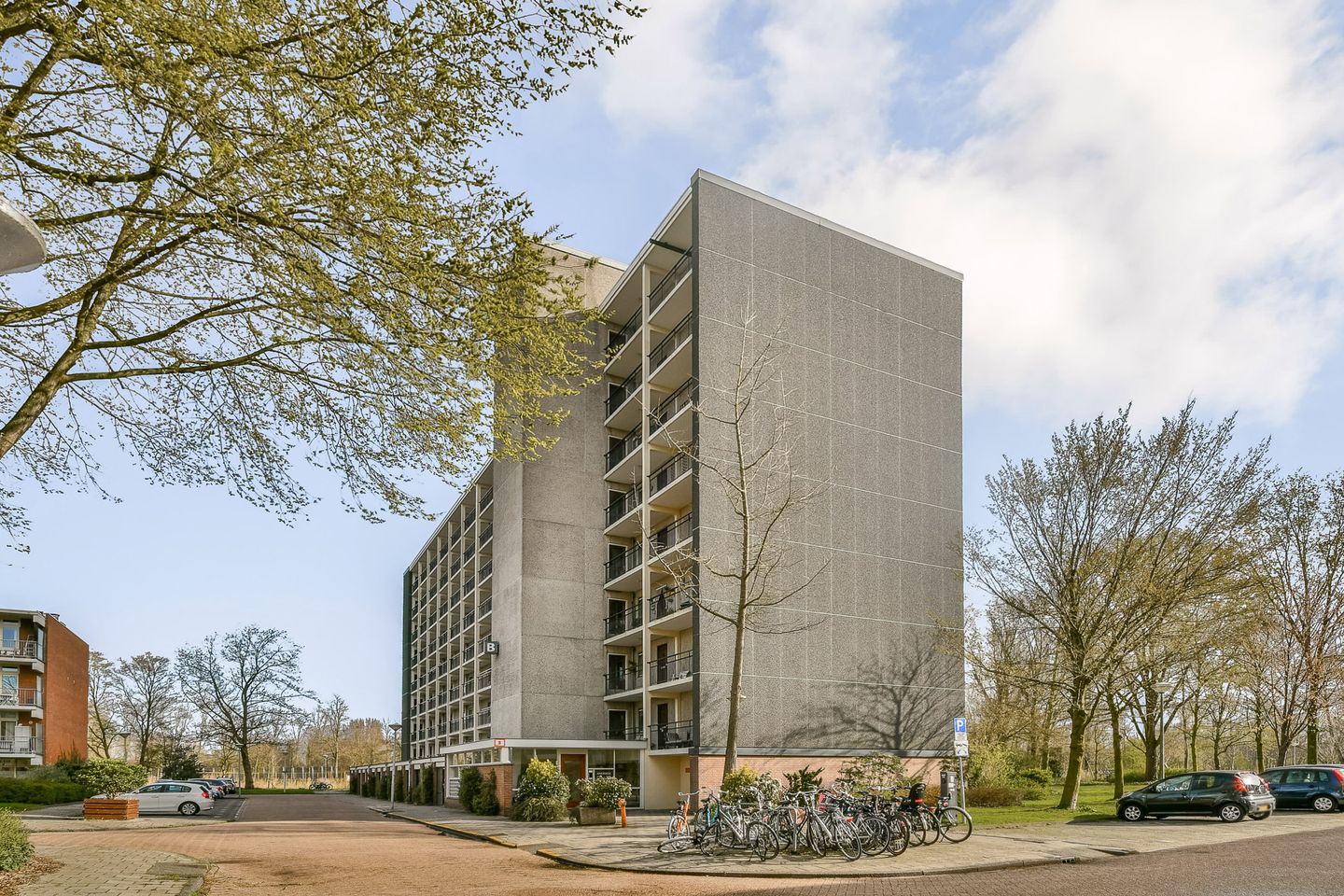 Spacious 3-bedroom apartment with renovated kitchen in Amsterdam-Noord — 29