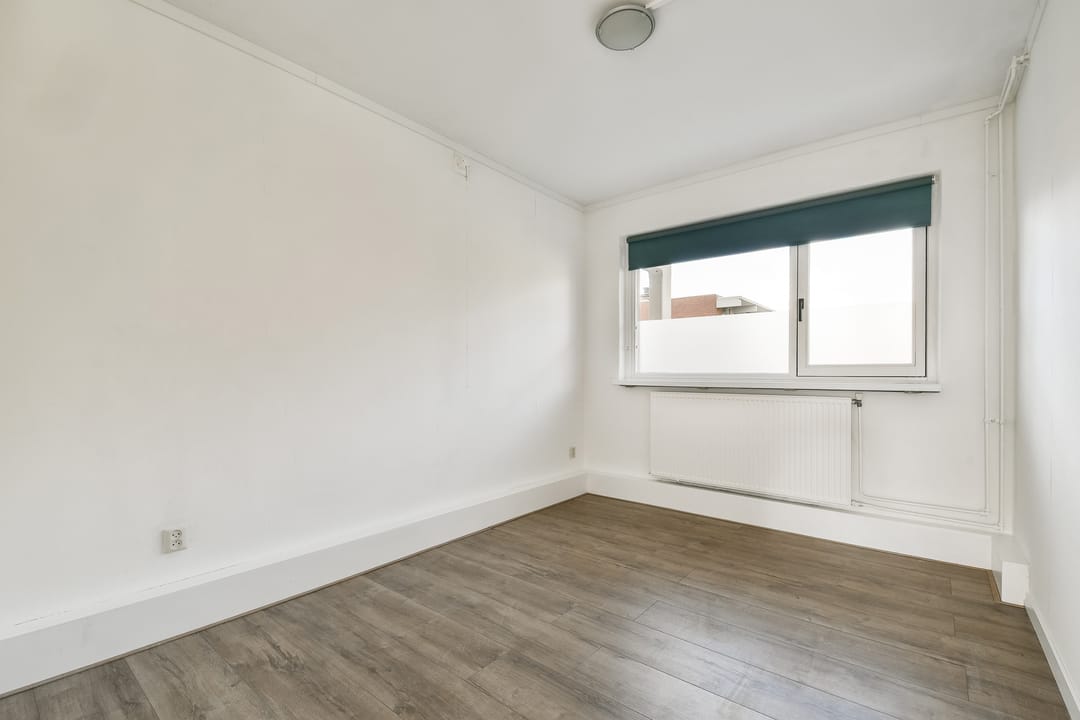 Spacious 3-bedroom apartment with renovated kitchen in Amsterdam-Noord — 41