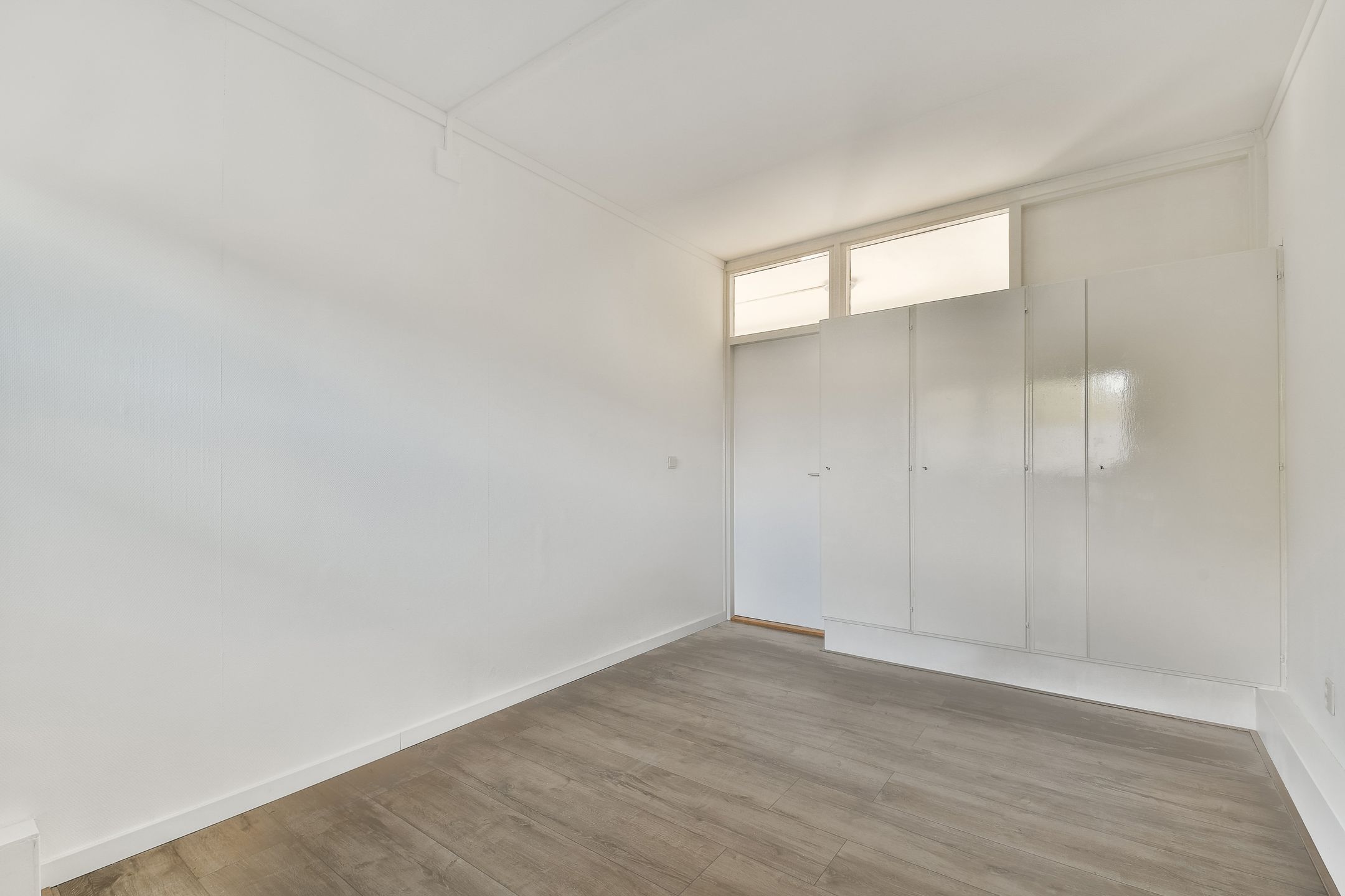 Spacious 3-bedroom apartment with renovated kitchen in Amsterdam-Noord — 42
