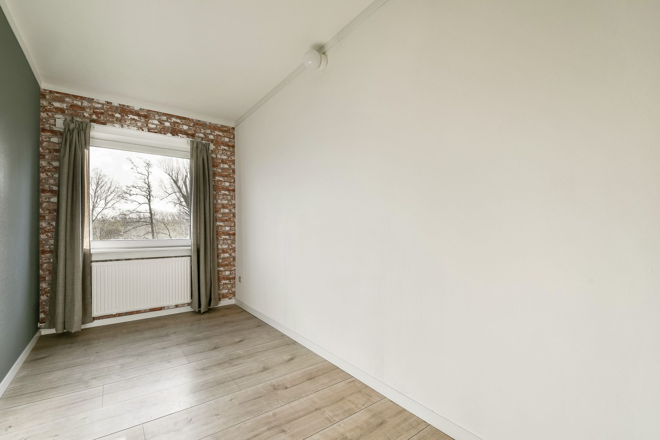 Spacious 3-bedroom apartment with renovated kitchen in Amsterdam-Noord — 39