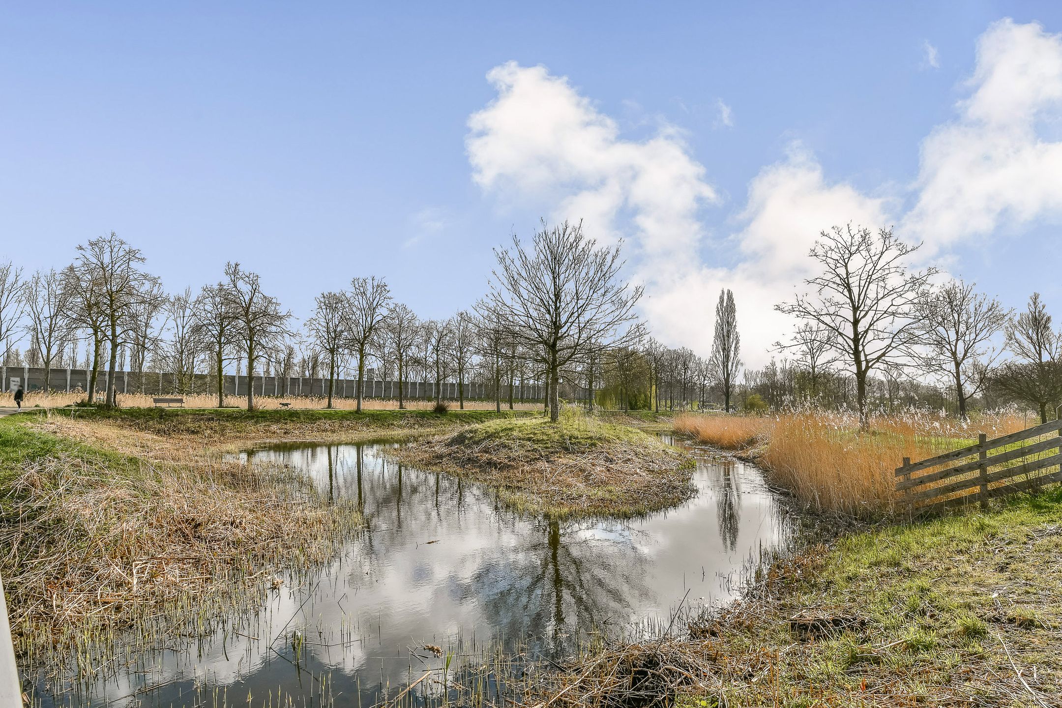 Spacious 3-bedroom apartment with renovated kitchen in Amsterdam-Noord — 45