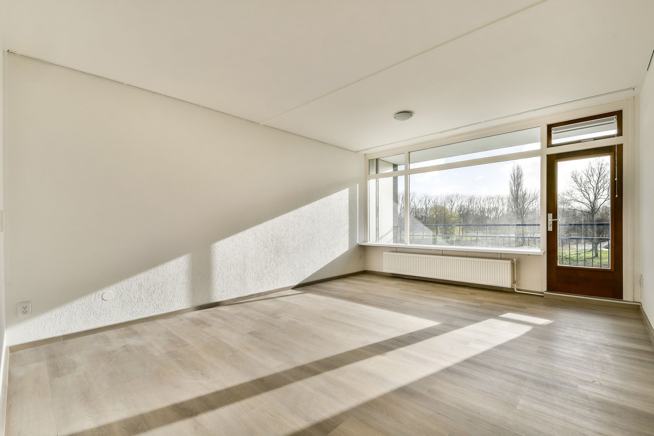 Spacious 3-bedroom apartment with renovated kitchen in Amsterdam-Noord — 30