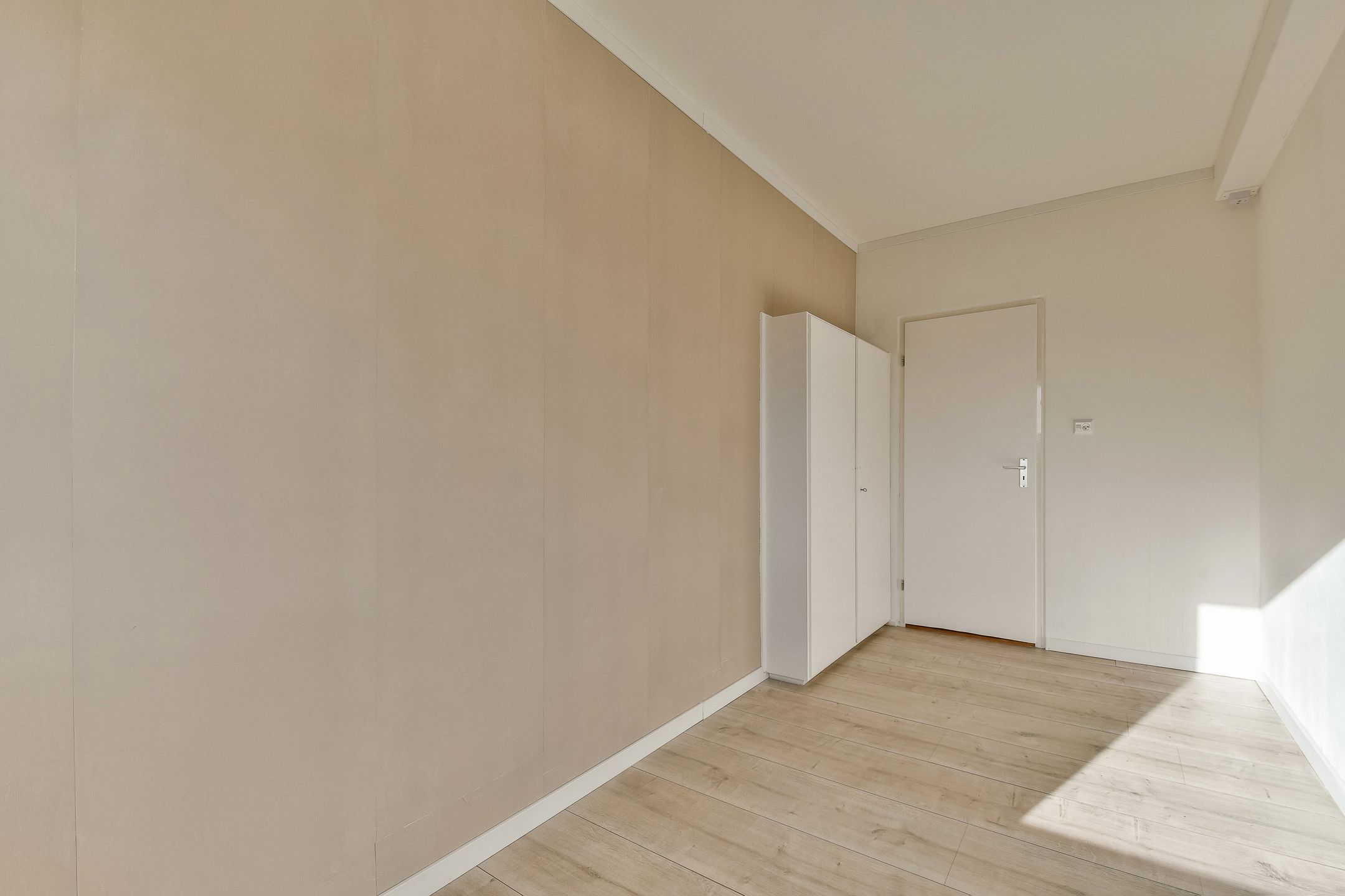 Spacious 3-bedroom apartment with renovated kitchen in Amsterdam-Noord — 12