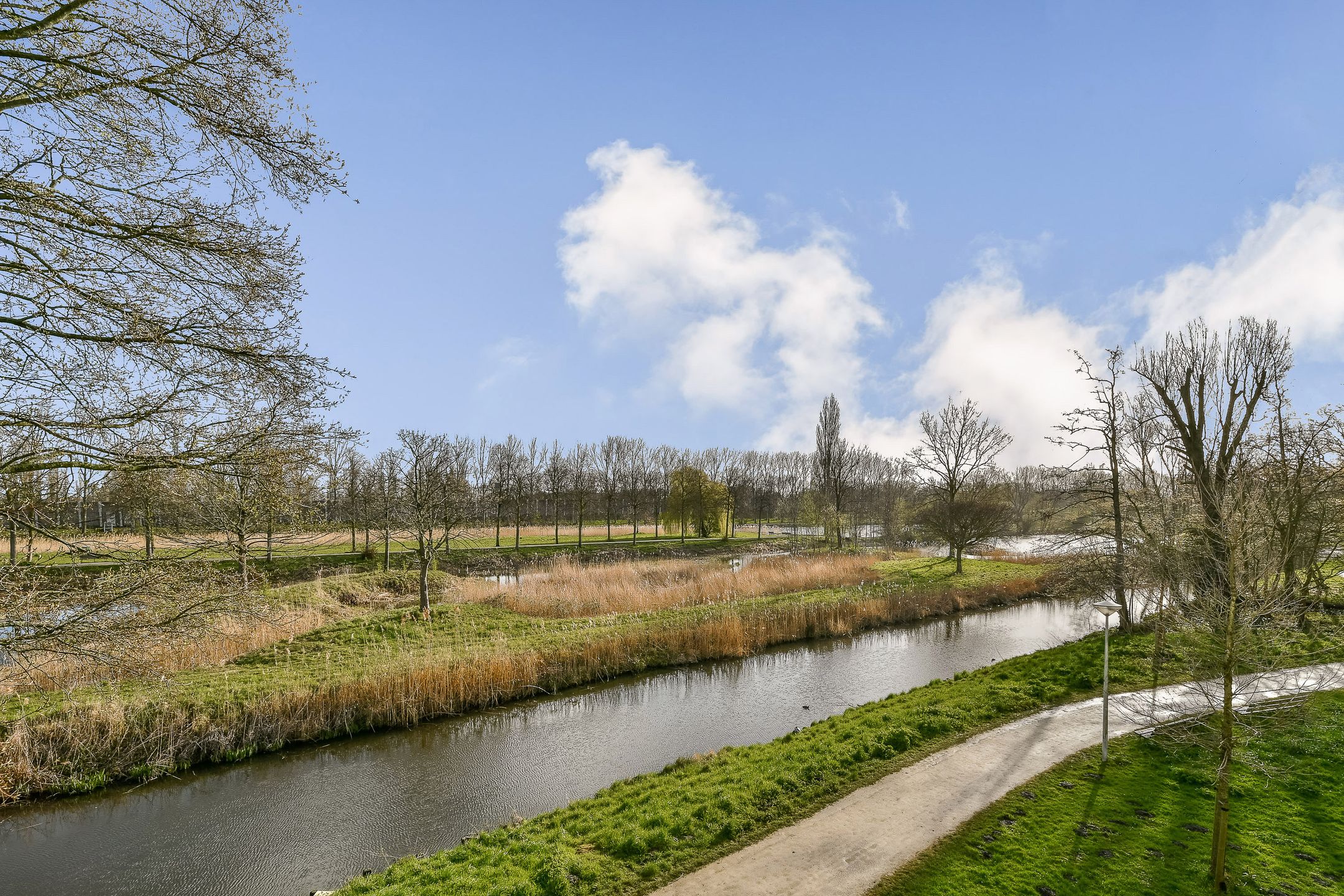 Spacious 3-bedroom apartment with renovated kitchen in Amsterdam-Noord — 33