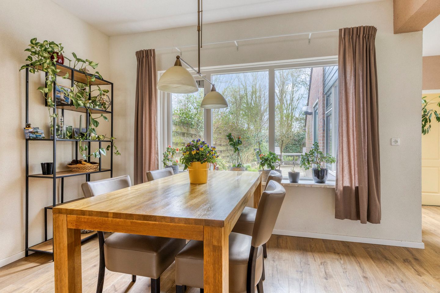 Sfeervolle twee-onder-een-kapwoning in rustige, kindvriendelijke buurt — 14