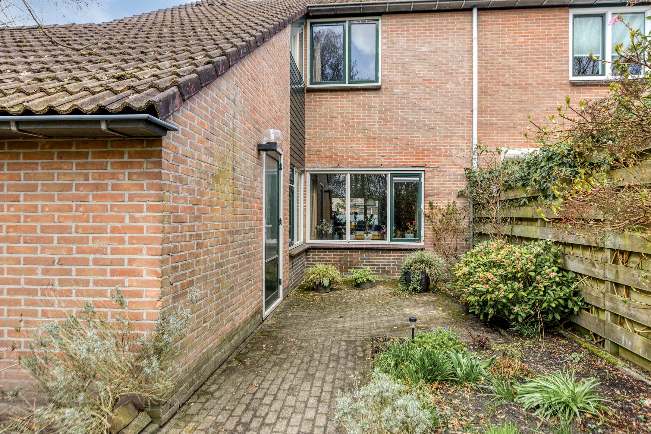 Sfeervolle twee-onder-een-kapwoning in rustige, kindvriendelijke buurt — 42