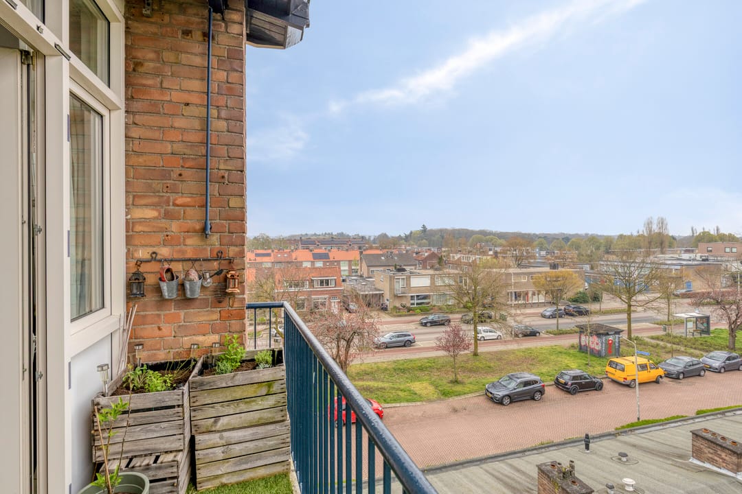 Move-in Ready Three-Room Apartment with City Views in Nijmegen — 16