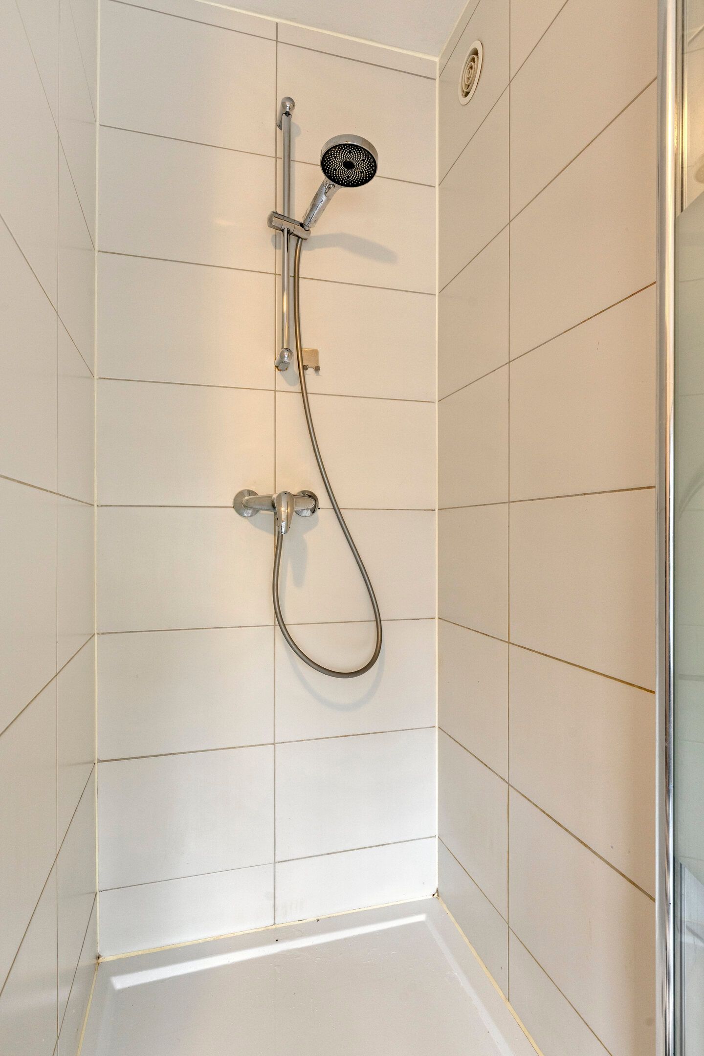 Charming Move-in Ready Maisonette with Roof Terrace near Genneper Parken — 19