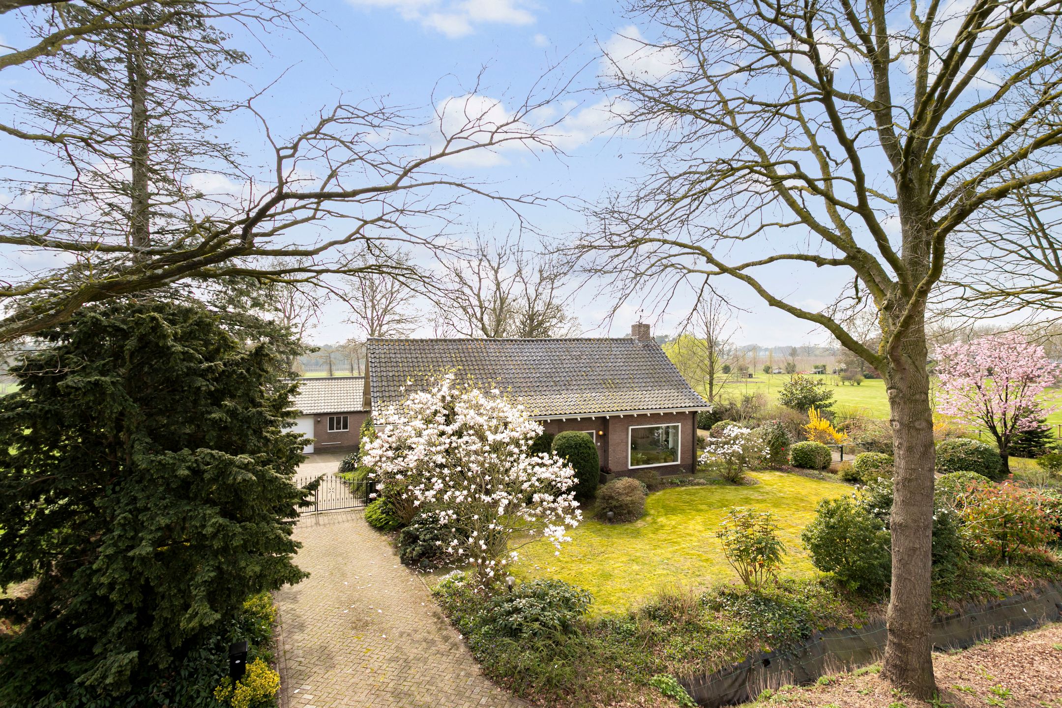 Detached Home with Spacious Barn and Expansive Garden in Wooded Setting — 45