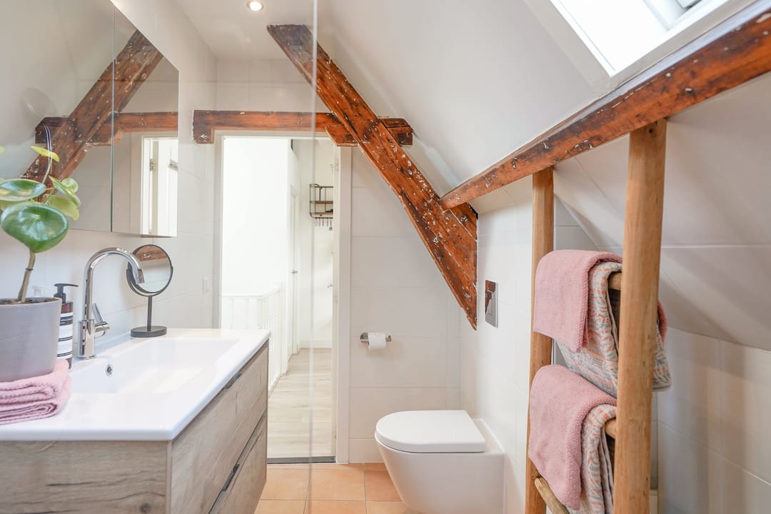 Spacious corner upper apartment with flexible guest quarters in Zeeheldenkwartier — 36