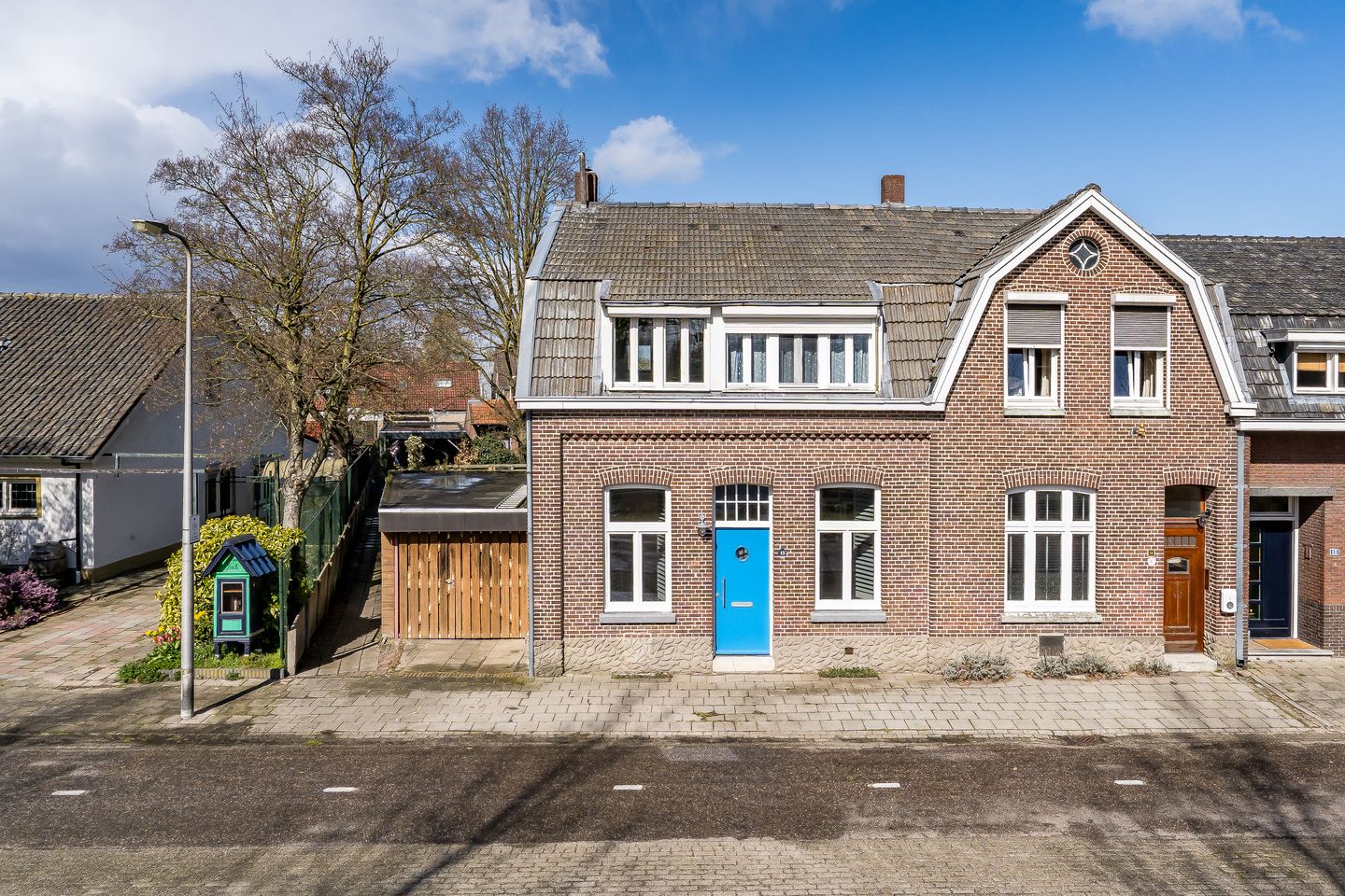 Characteristic Corner Home with Canal Views in Weert — 44