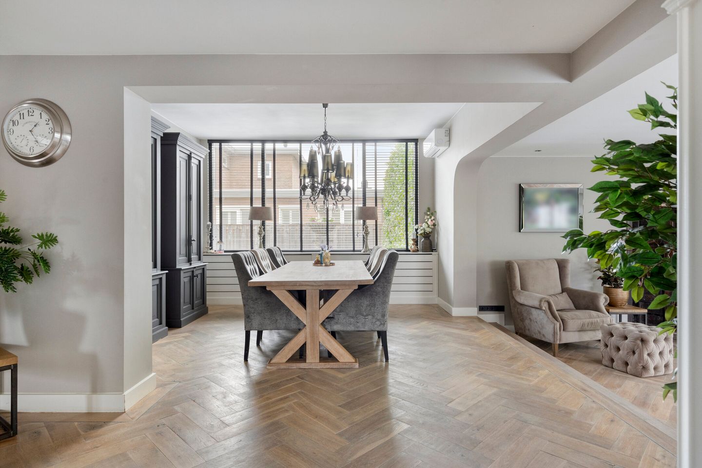 Spacious bungalow with five bedrooms, sauna, and south-facing garden near Wilhelminaplein — 15
