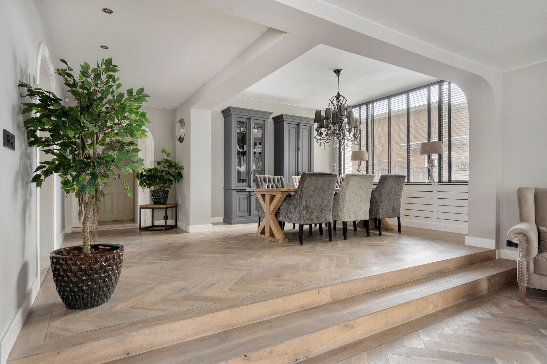 Spacious bungalow with five bedrooms, sauna, and south-facing garden near Wilhelminaplein — 14