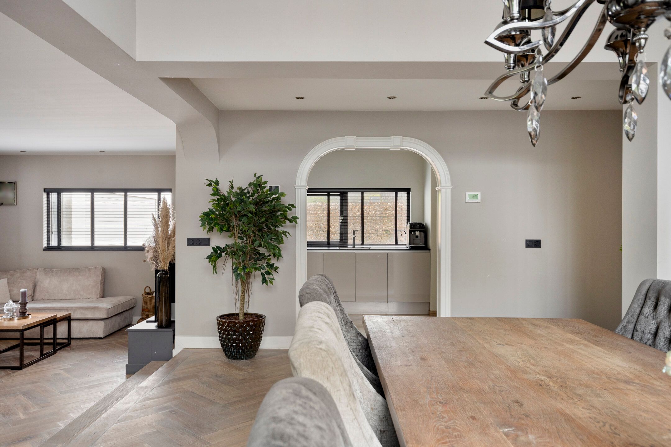 Spacious bungalow with five bedrooms, sauna, and south-facing garden near Wilhelminaplein — 17