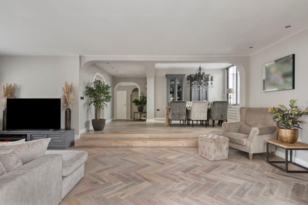 Spacious bungalow with five bedrooms, sauna, and south-facing garden near Wilhelminaplein — 12