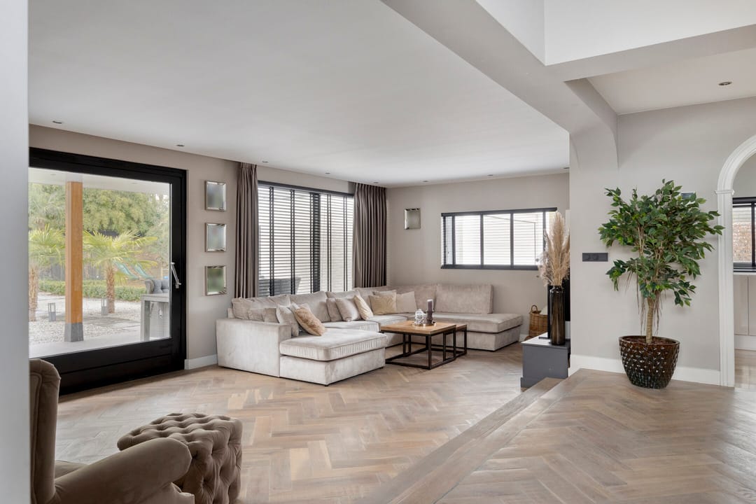 Spacious bungalow with five bedrooms, sauna, and south-facing garden near Wilhelminaplein — 13