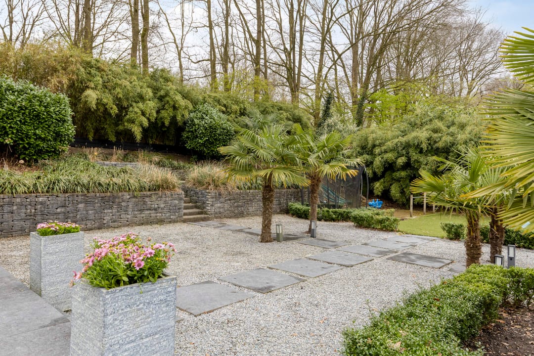 Spacious bungalow with five bedrooms, sauna, and south-facing garden near Wilhelminaplein — 51