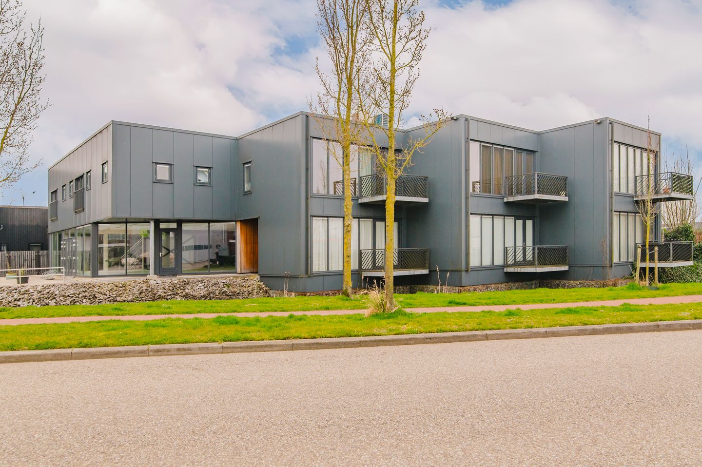 View photo 3 of De Parse 2