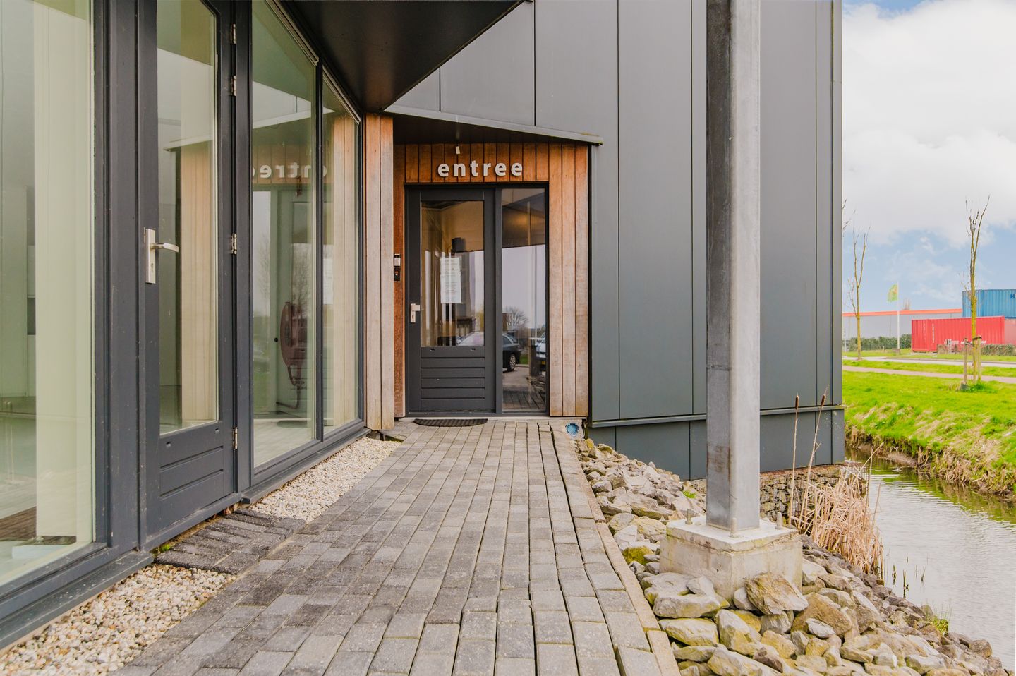 View photo 4 of De Parse 2