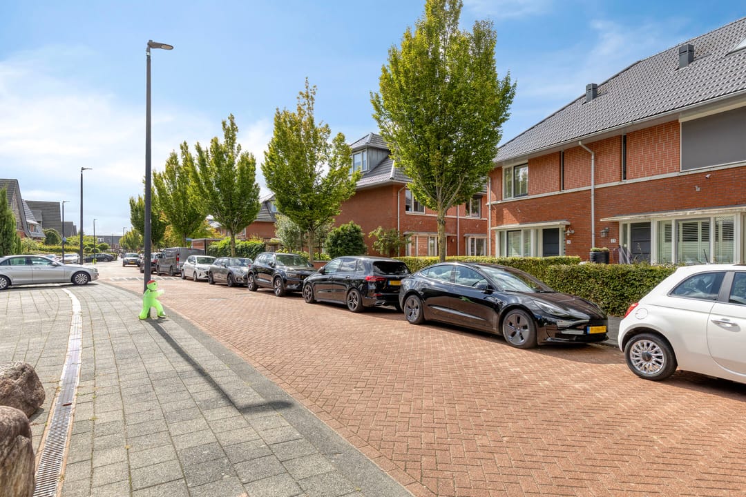 Spacious end house with 5 bedrooms in Nesselande — 38