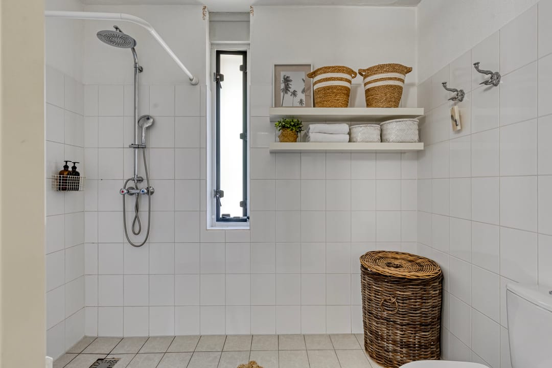 Spacious end house with 5 bedrooms in Nesselande — 23