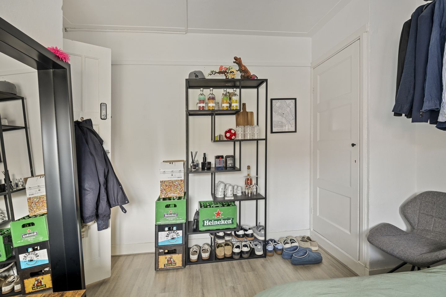 Spacious 1930s Upper Apartment with 4 Bedrooms in Popular Bloemenbuurt — 13