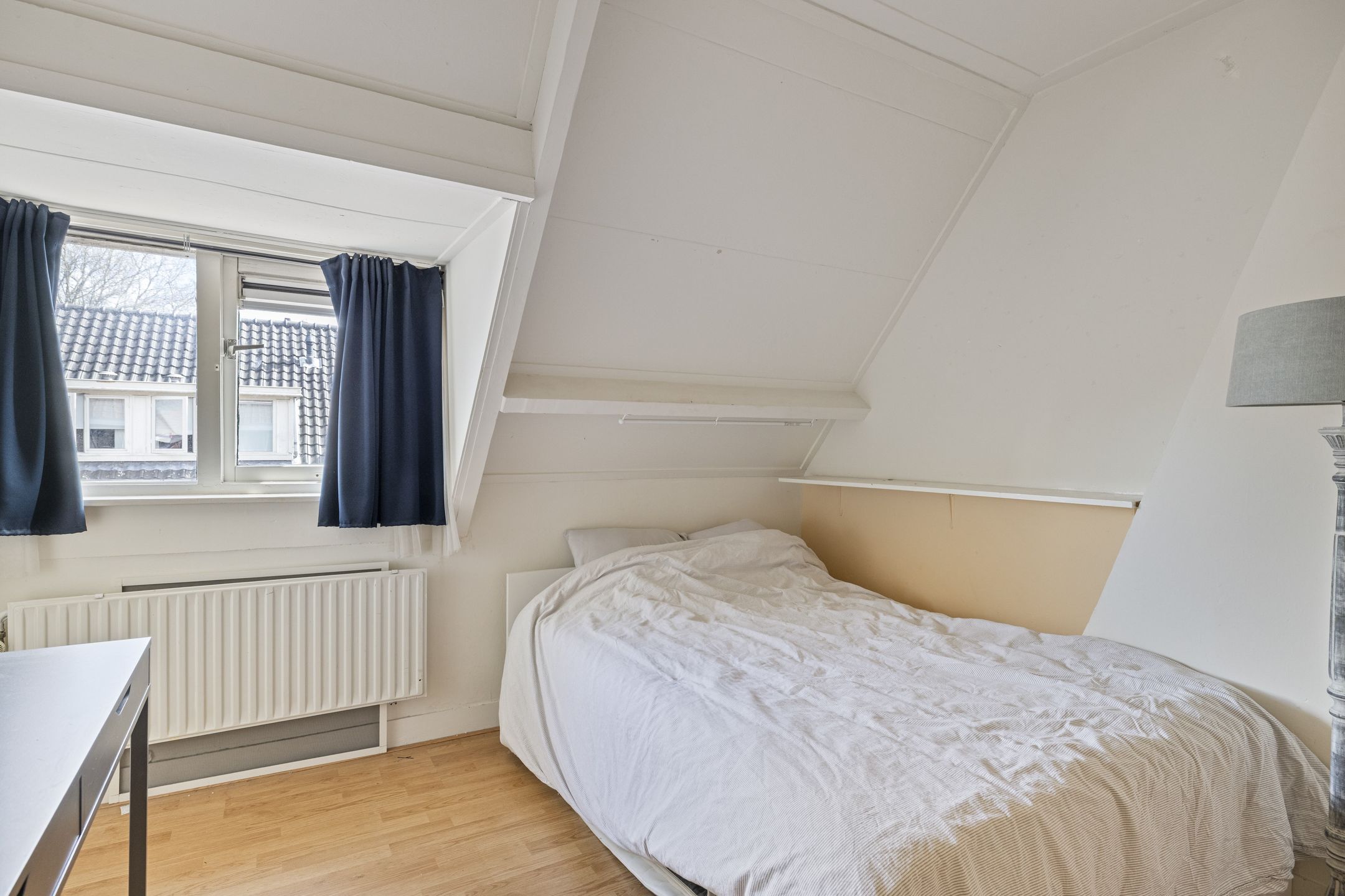 Spacious 1930s Upper Apartment with 4 Bedrooms in Popular Bloemenbuurt — 14
