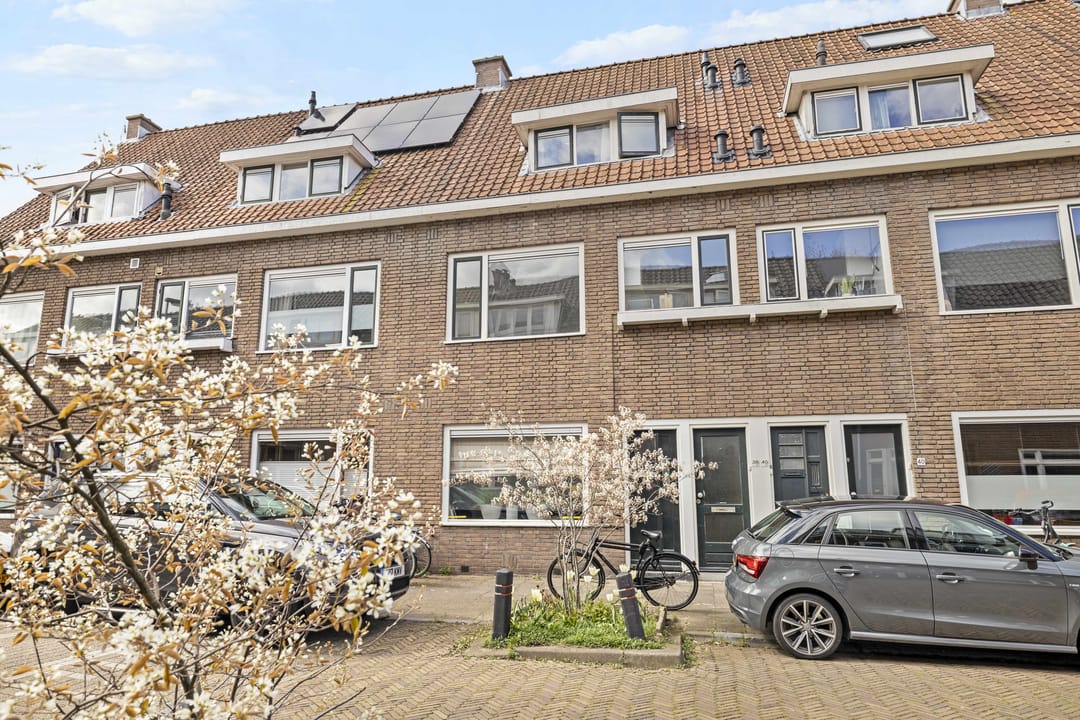 Spacious 1930s Upper Apartment with 4 Bedrooms in Popular Bloemenbuurt — 21