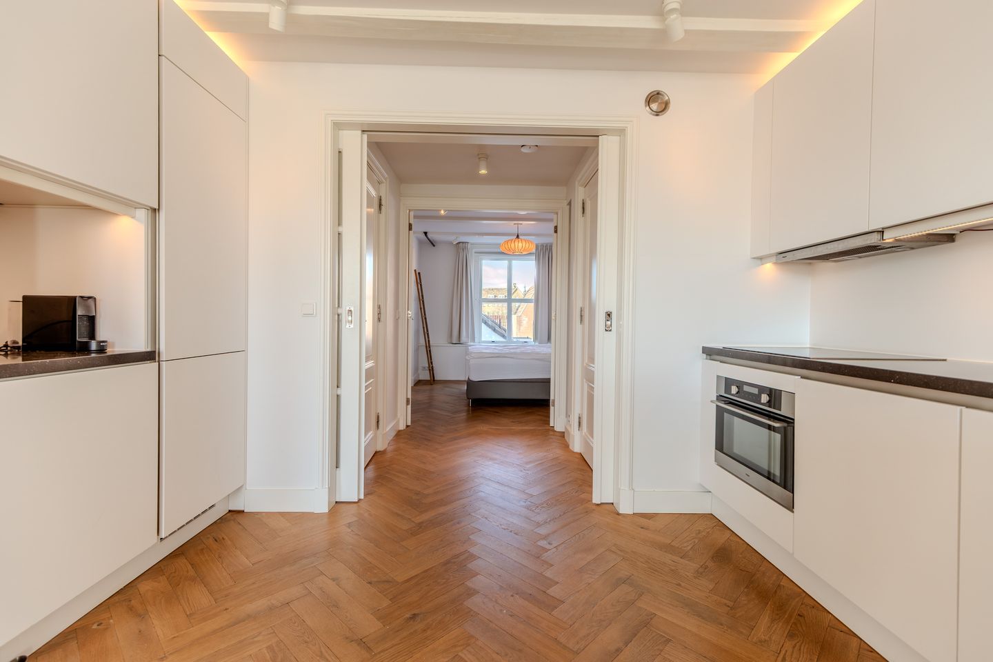 Luxurious Canal Apartment in Historic Monument Building — 12
