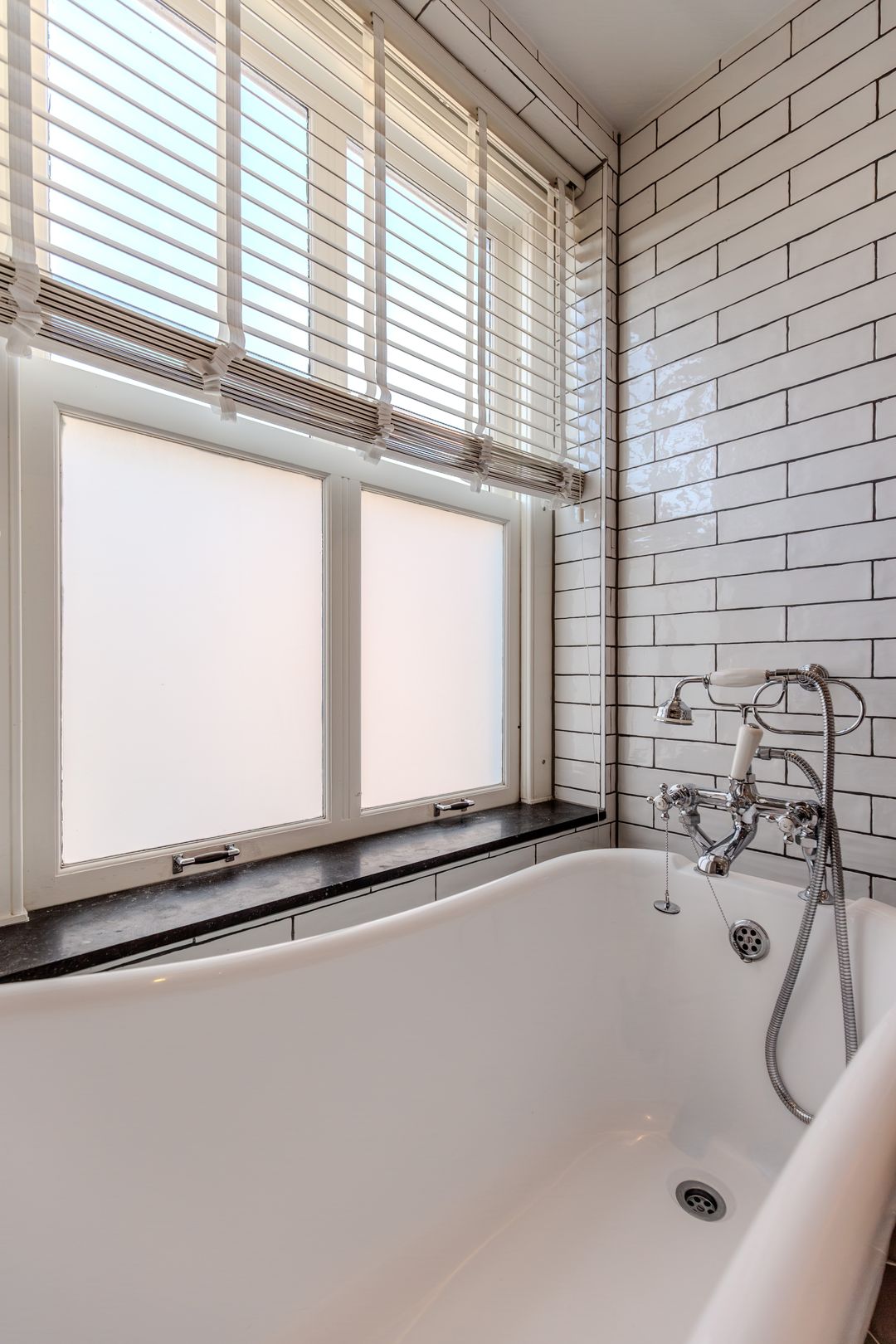 Luxurious Canal Apartment in Historic Monument Building — 16