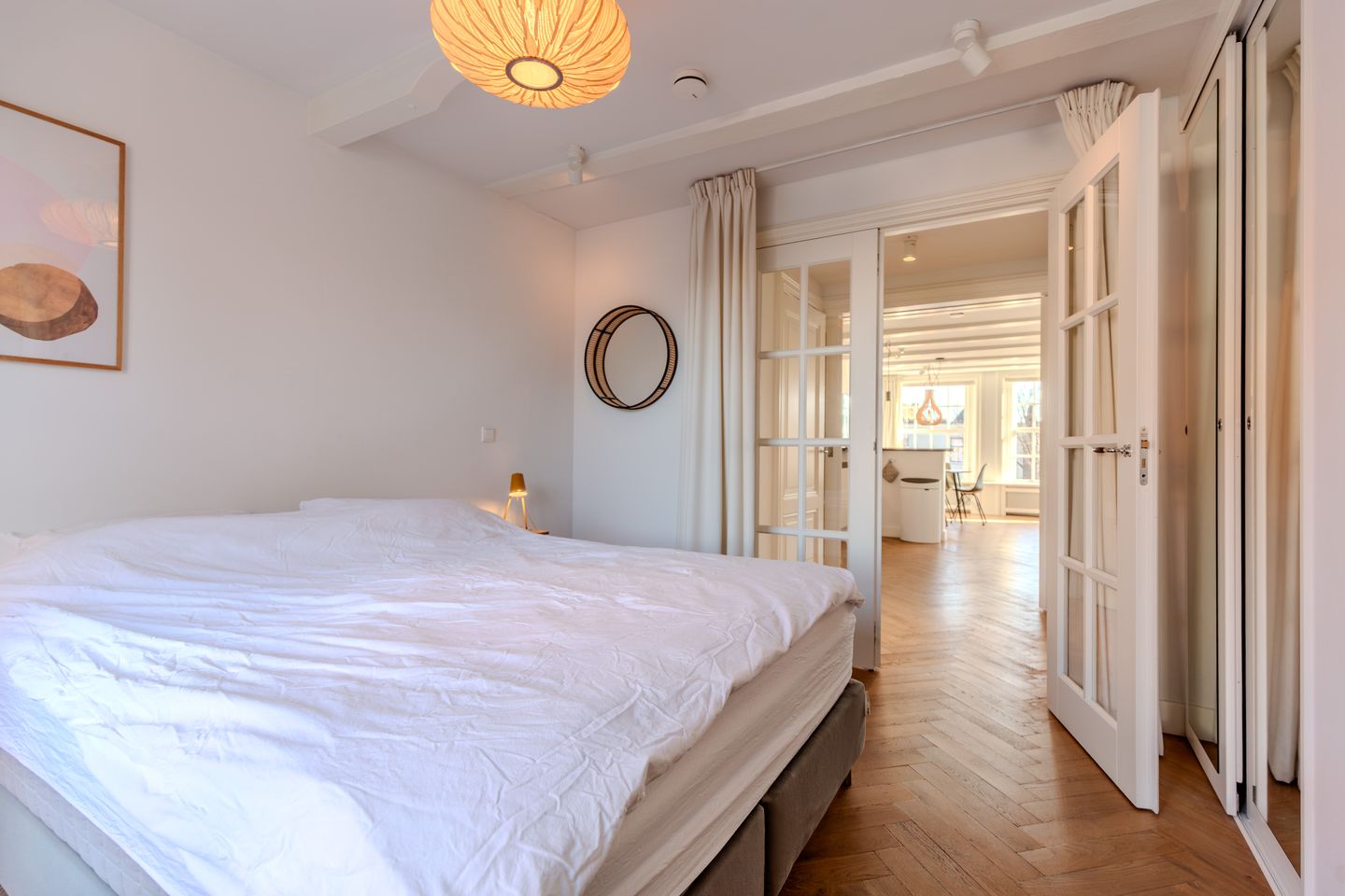 Luxurious Canal Apartment in Historic Monument Building — 13