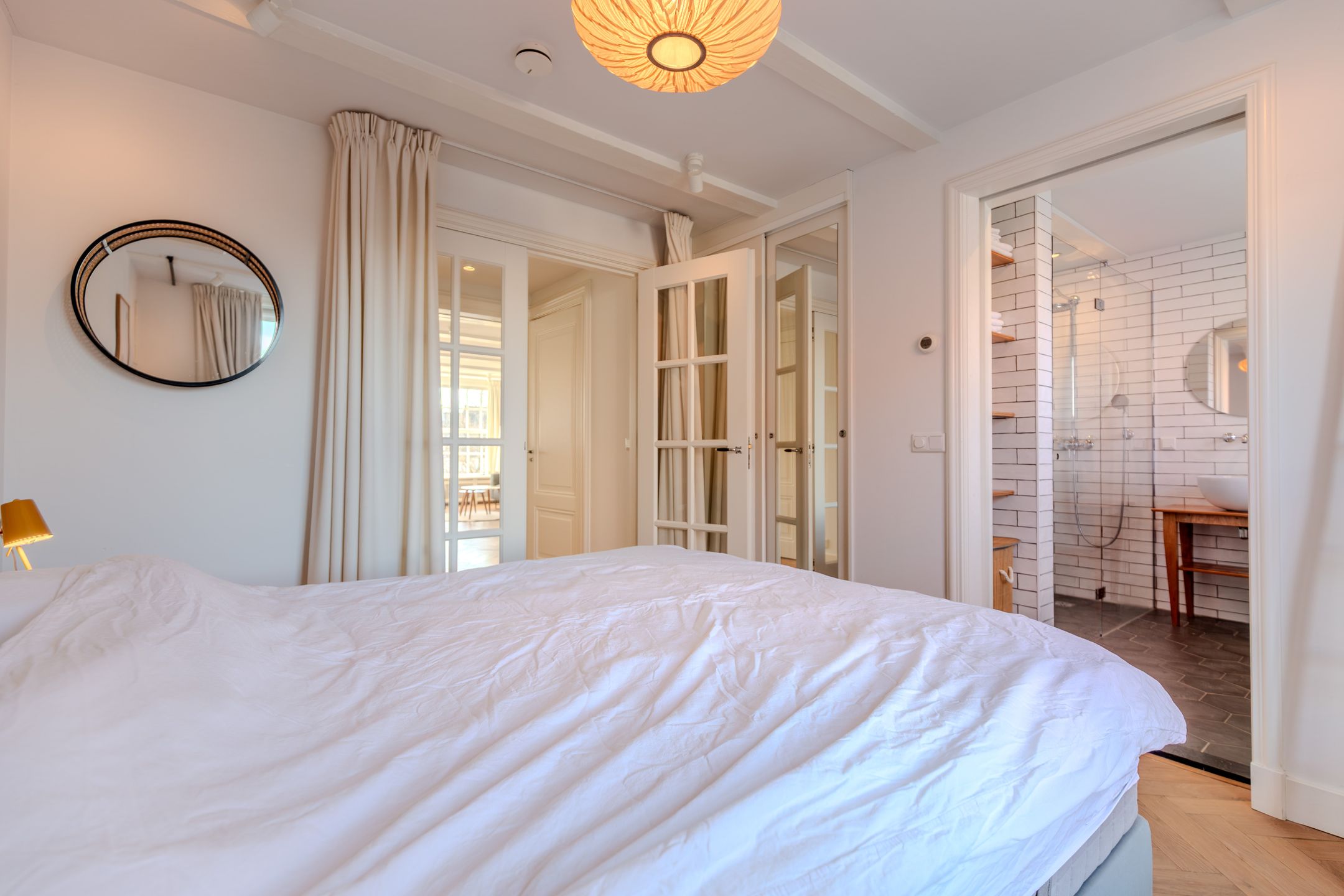 Luxurious Canal Apartment in Historic Monument Building — 14
