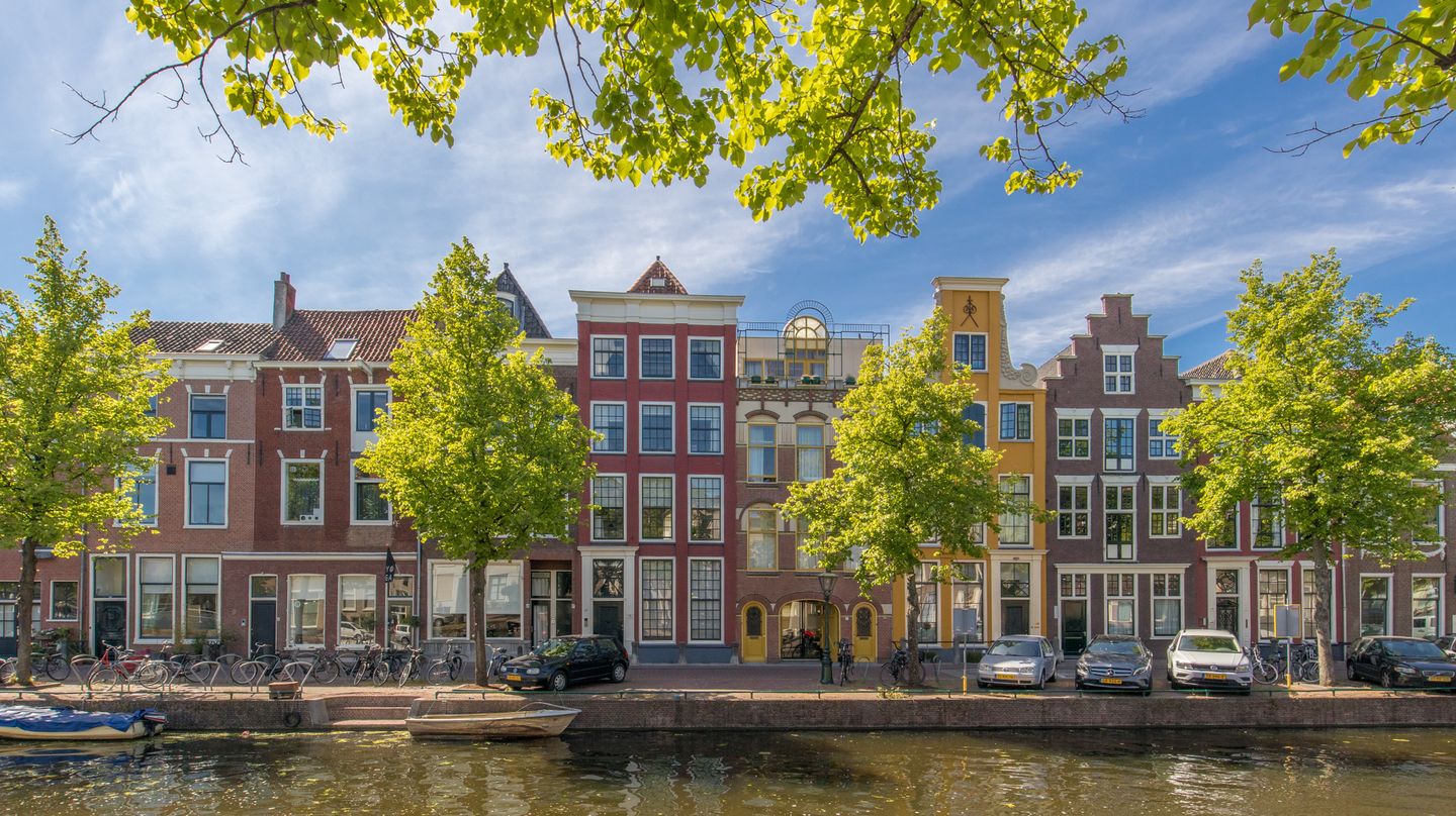 Luxurious Canal Apartment in Historic Monument Building — 18