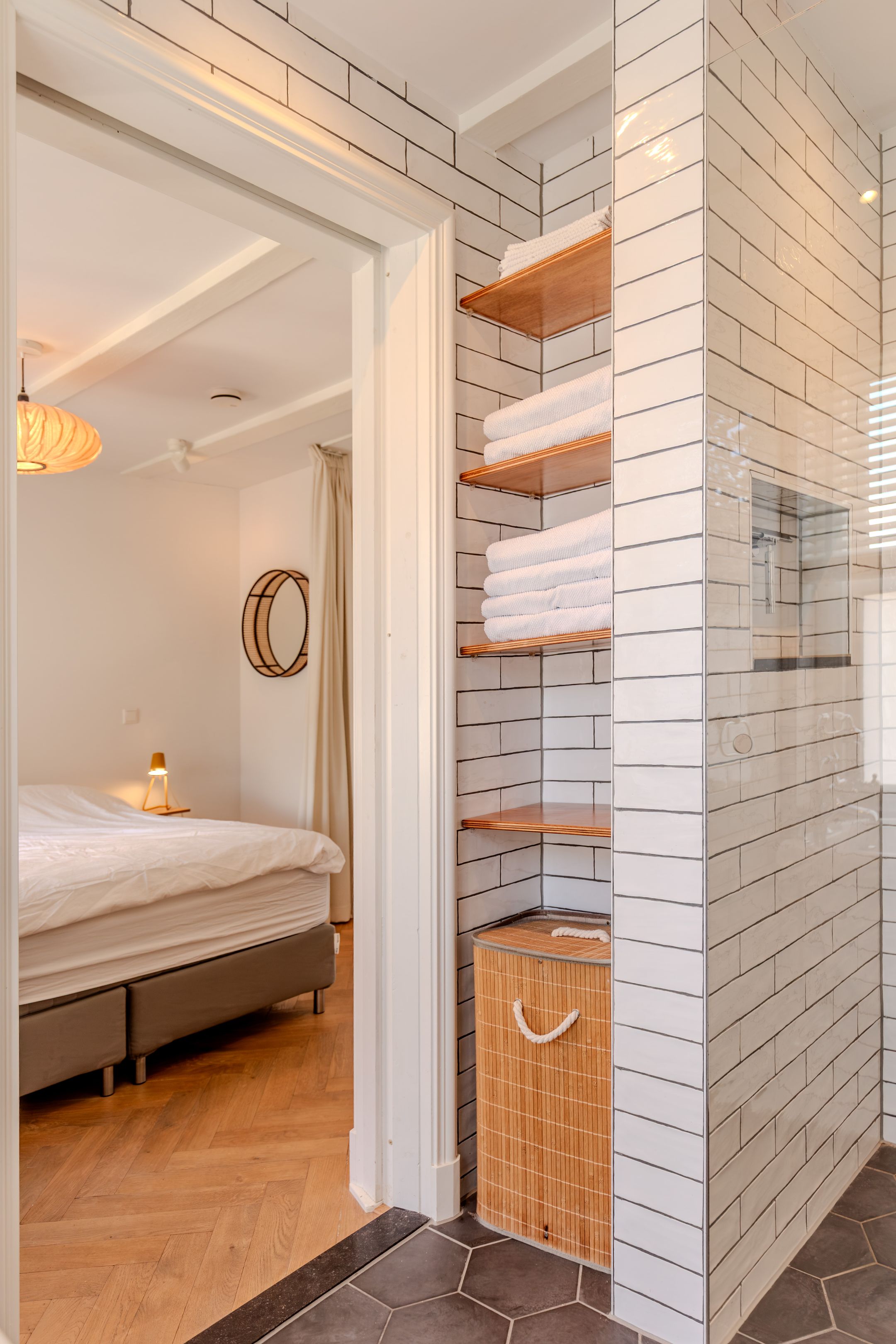 Luxurious Canal Apartment in Historic Monument Building — 17