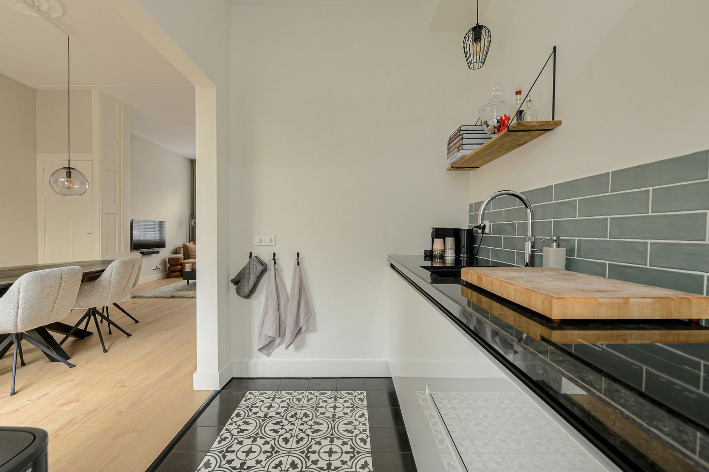 Foto 20 van van Duijvenvoordestraat 38