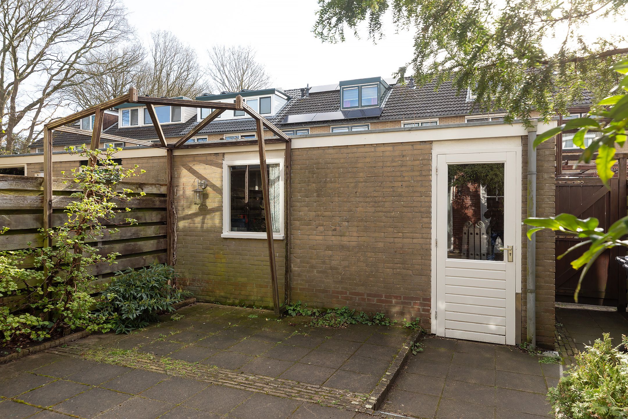 Well-maintained terraced house with 4 bedrooms in quiet courtyard location — 24